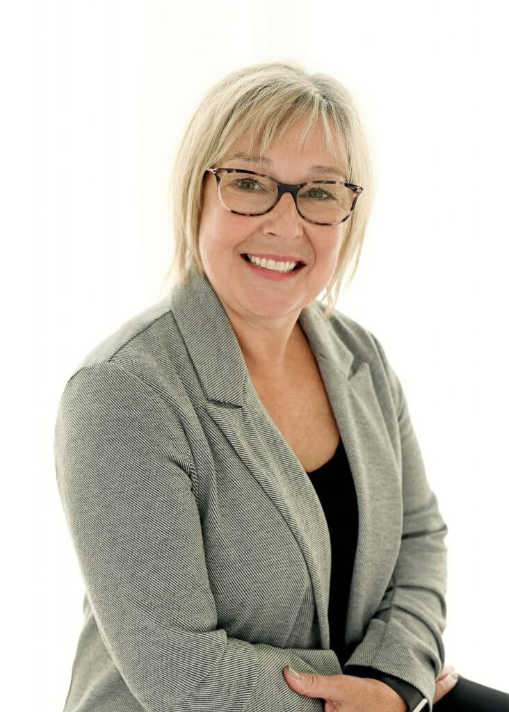 Dominique administration clinique AMD